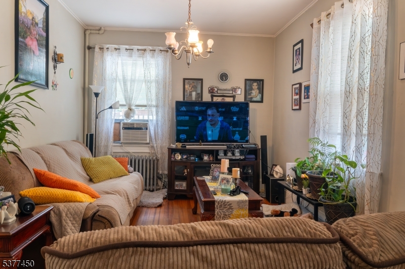 18 Lakeside Pl