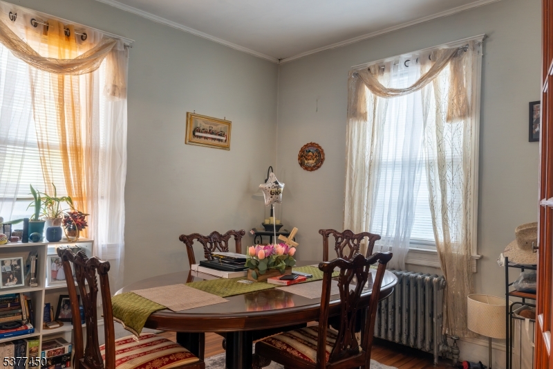 18 Lakeside Pl