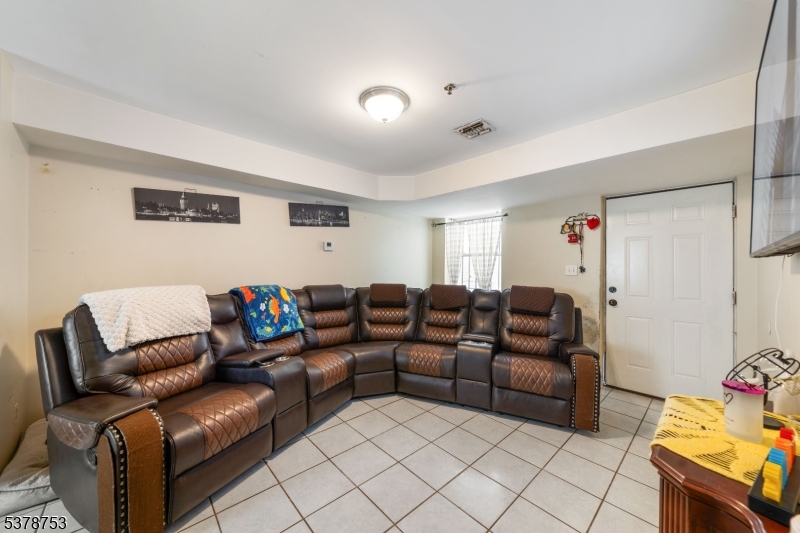28 Branford St 3