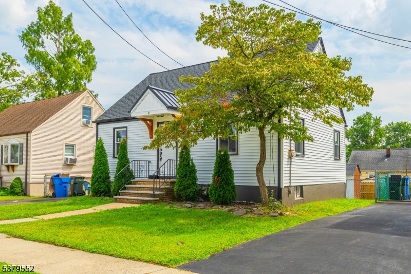 9 Winston Dr