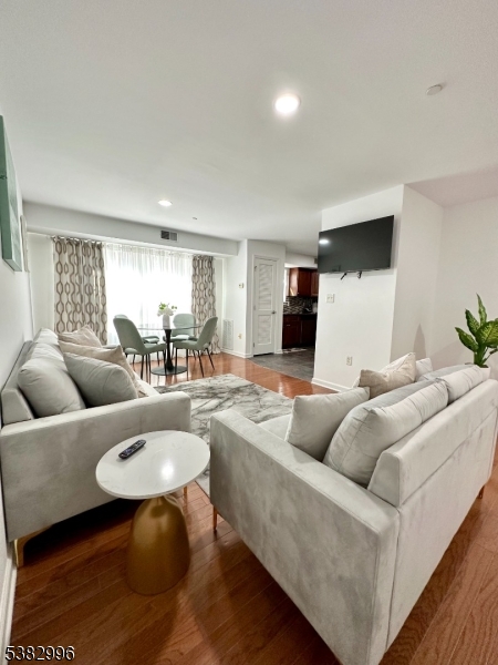 594-596 Jefferson Ave 304
