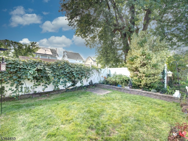 712 Elm St