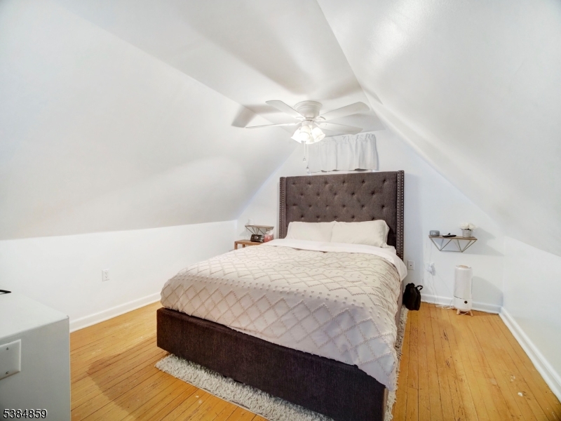 712 Elm St