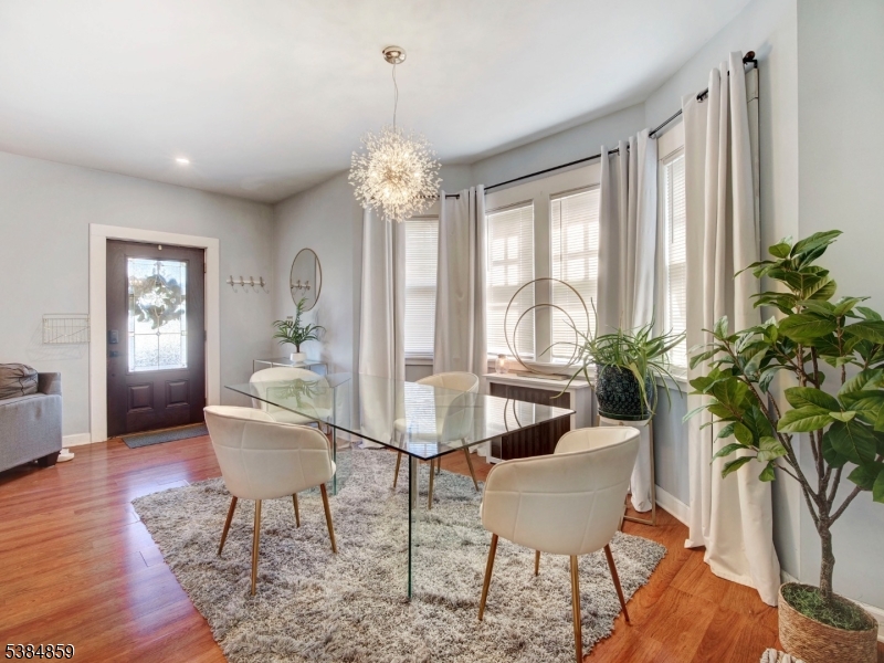 712 Elm St