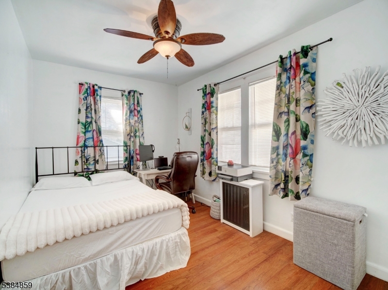 712 Elm St