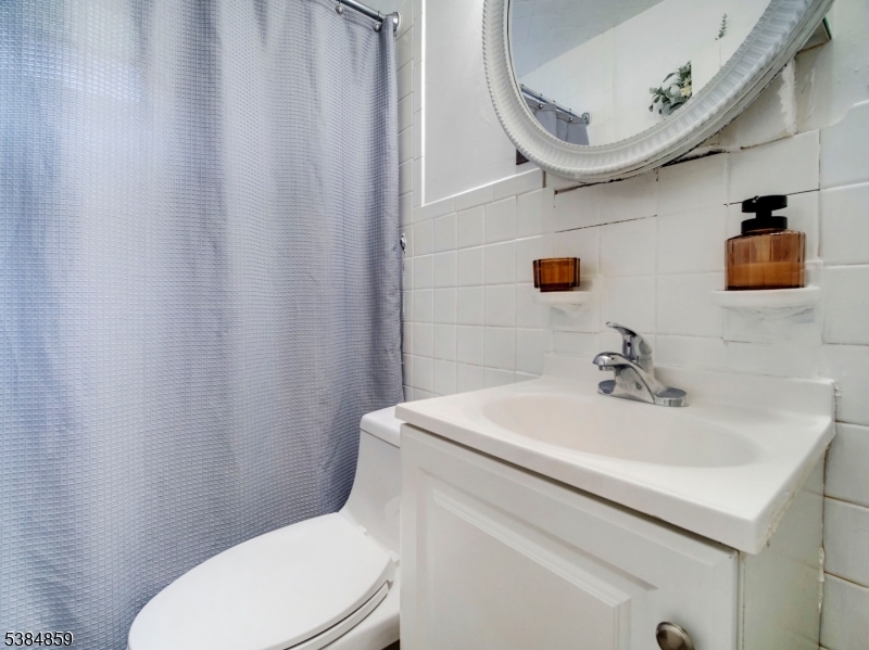 712 Elm St