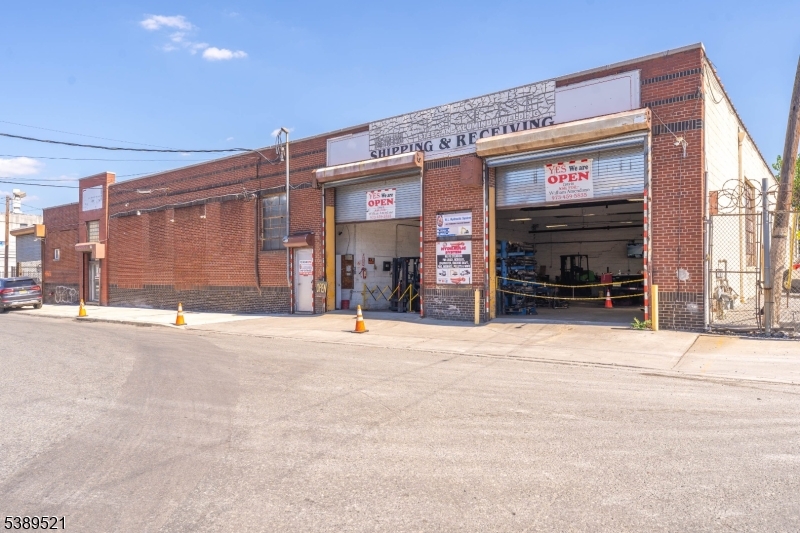 372-376 Adams St