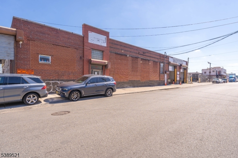 372-376 Adams St