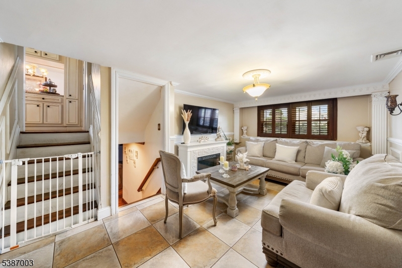 437 Durling Rd