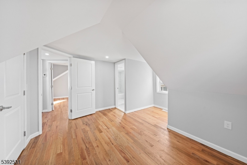 524 Bamford Ave