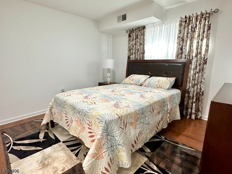 594-596 Jefferson Ave 304