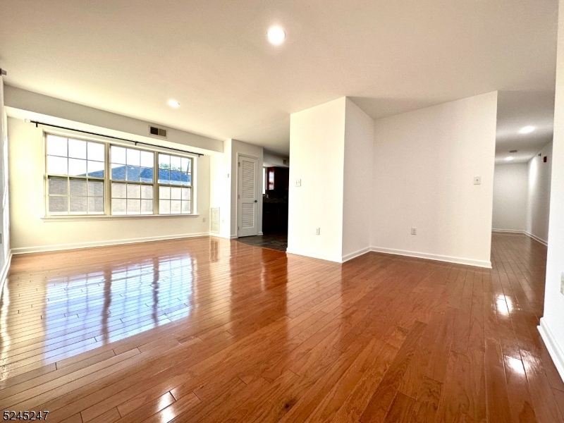 594-596 Jefferson Ave 304