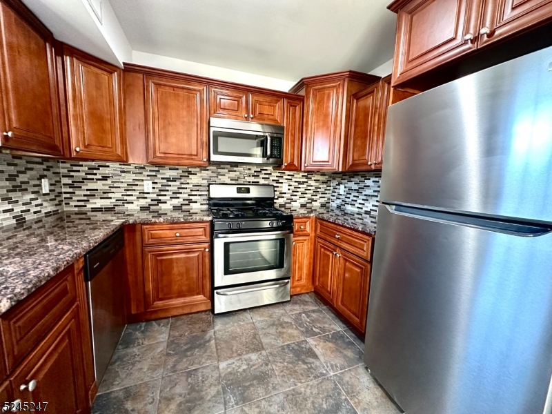 594-596 Jefferson Ave 304