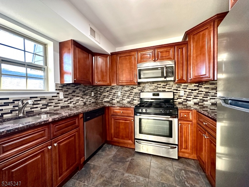 594-596 Jefferson Ave 304