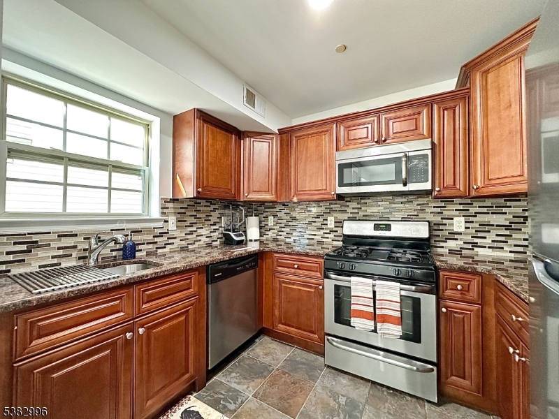 594-596 Jefferson Ave 304