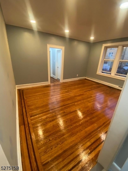 555 Westminster Ave 4