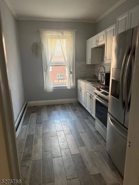 555 Westminster Ave 4