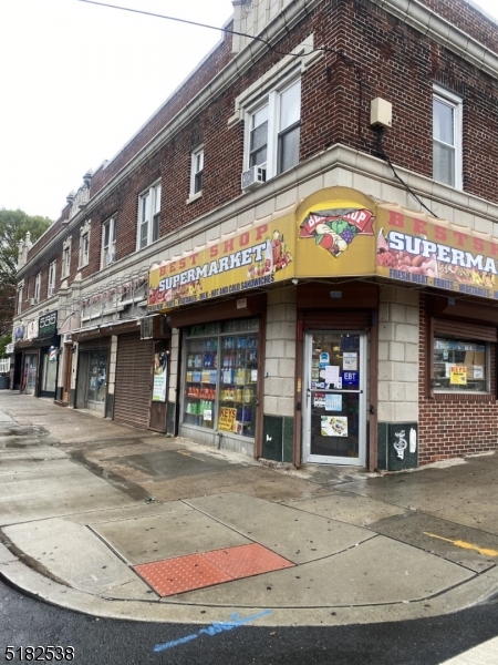 555 Westminster Ave 3