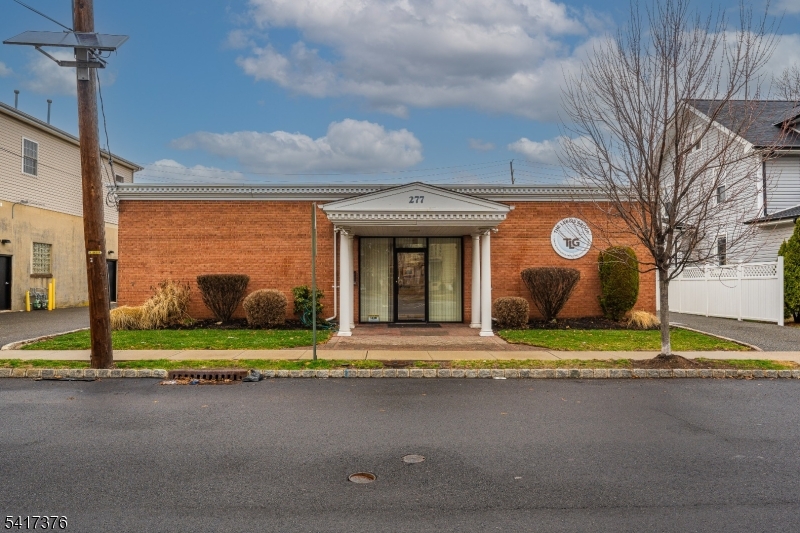 277 W Clay Ave
