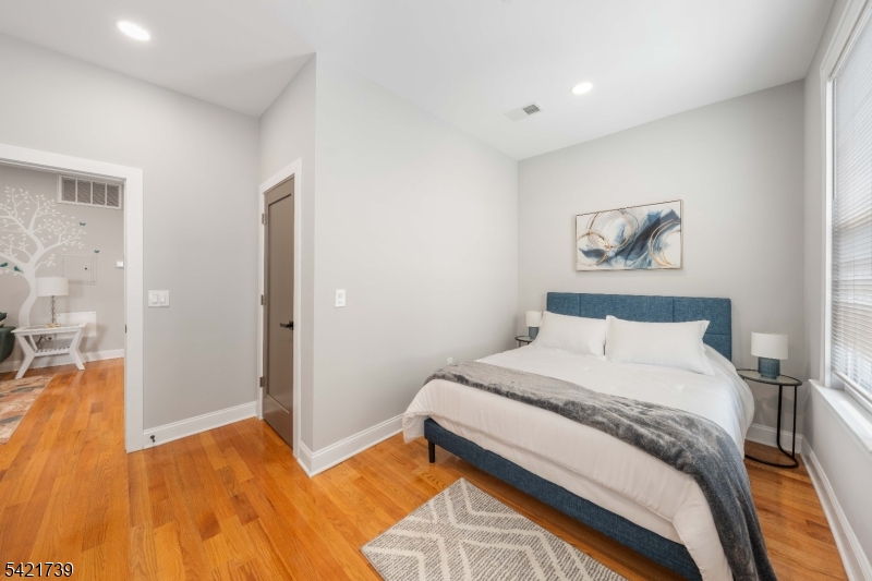 261-263 Elizabeth Ave