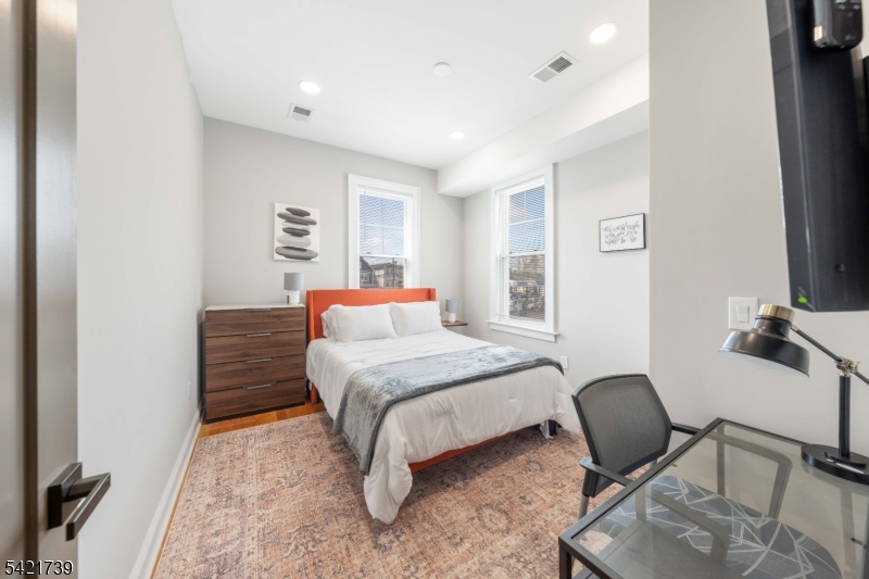 261-263 Elizabeth Ave