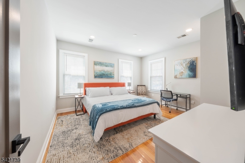 261-263 Elizabeth Ave