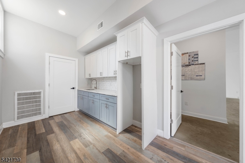 261-263 Elizabeth Ave