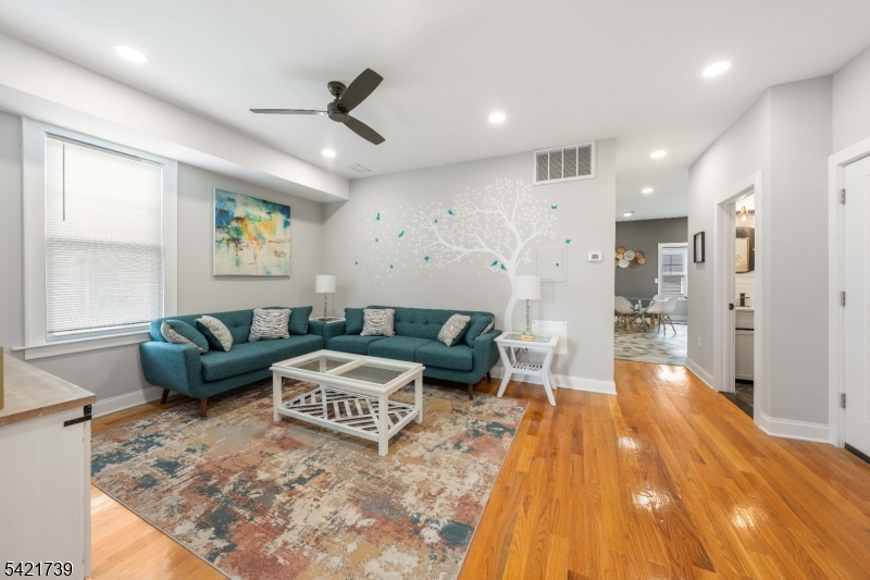 261-263 Elizabeth Ave