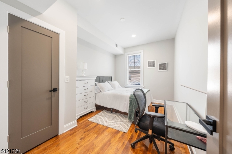 261-263 Elizabeth Ave