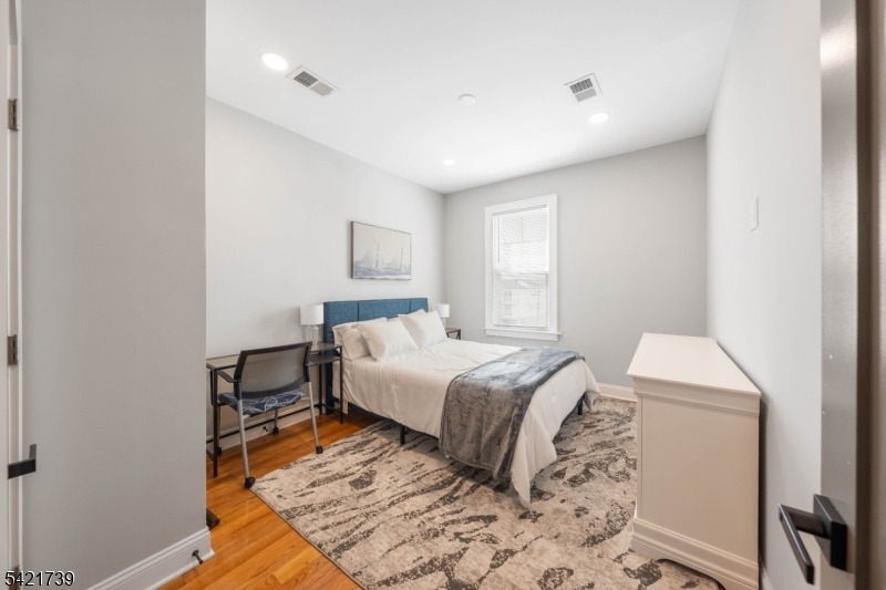 261-263 Elizabeth Ave