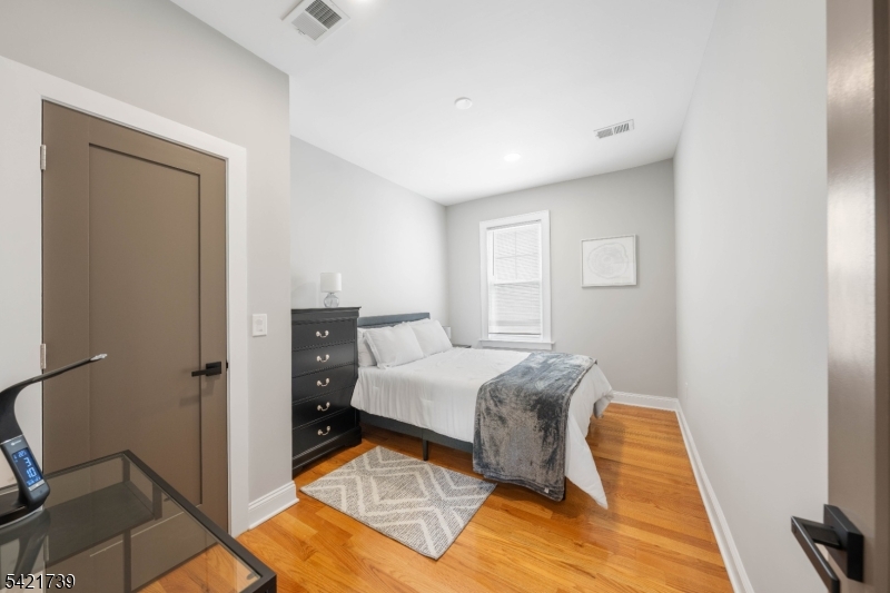 261-263 Elizabeth Ave