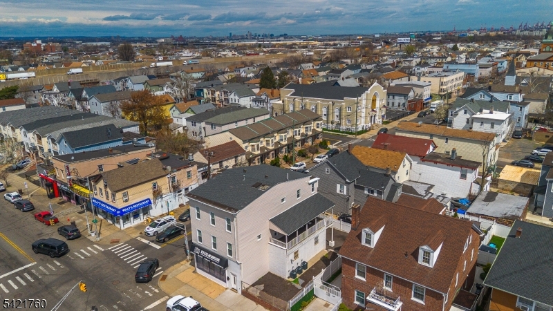 261-263 Elizabeth Ave