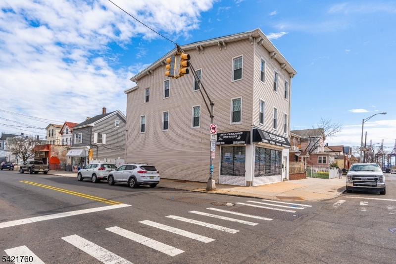 261-263 Elizabeth Ave