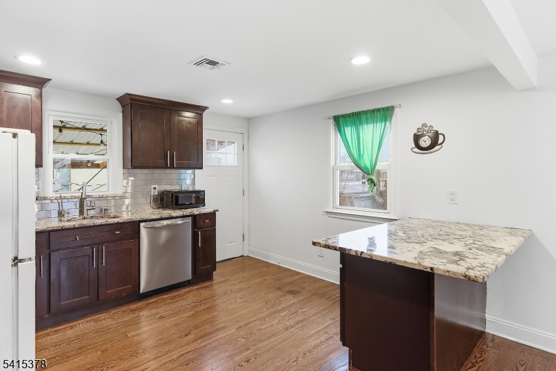 229 Hillcrest Ter
