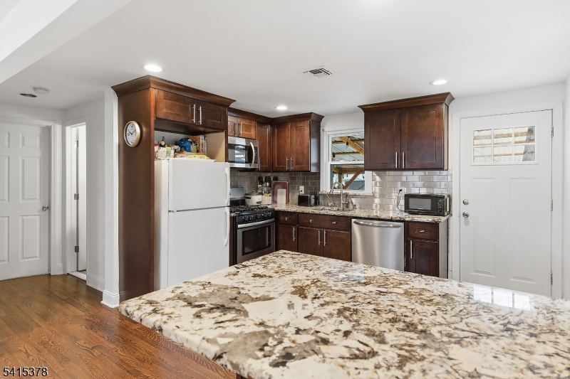 229 Hillcrest Ter