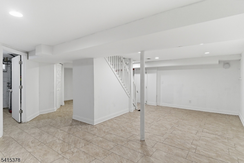 229 Hillcrest Ter