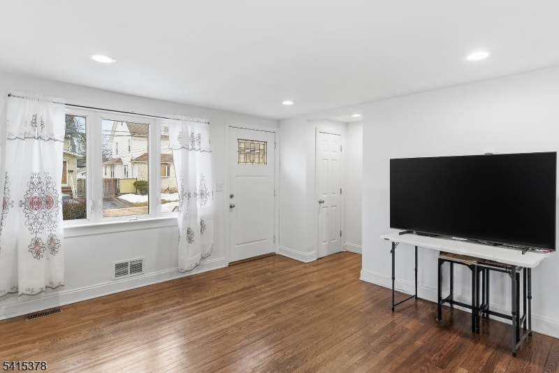 229 Hillcrest Ter