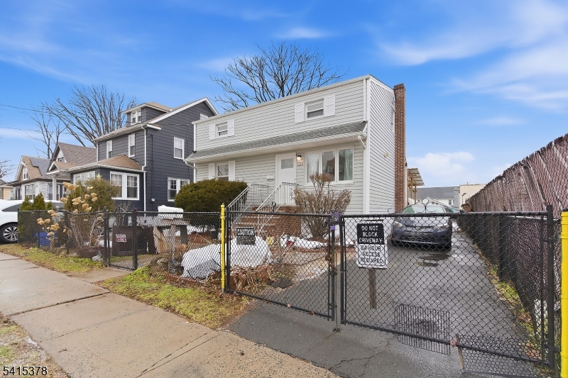 229 Hillcrest Ter