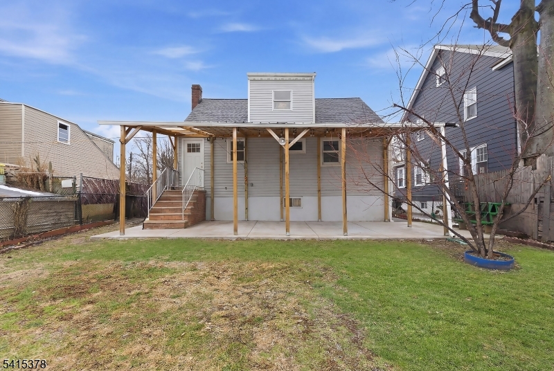 229 Hillcrest Ter