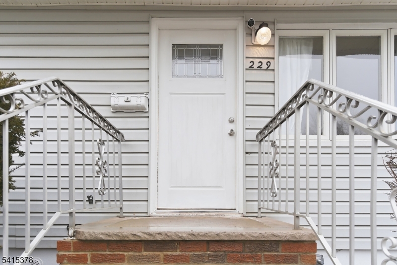 229 Hillcrest Ter