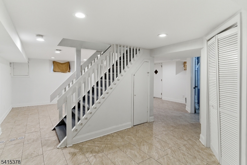229 Hillcrest Ter