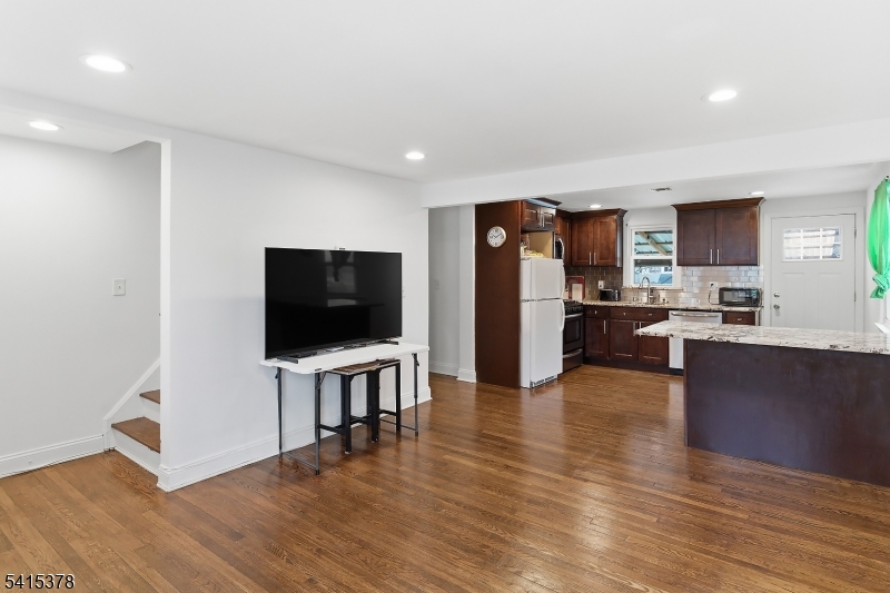 229 Hillcrest Ter