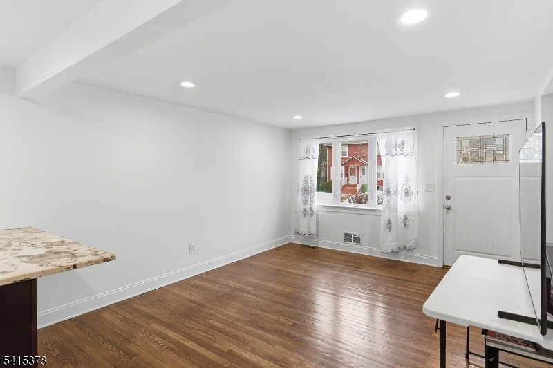 229 Hillcrest Ter