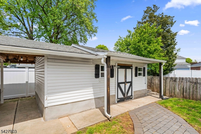10 Hillcrest Ter