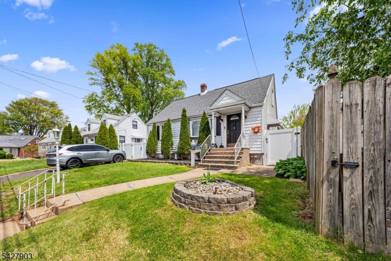 10 Hillcrest Ter