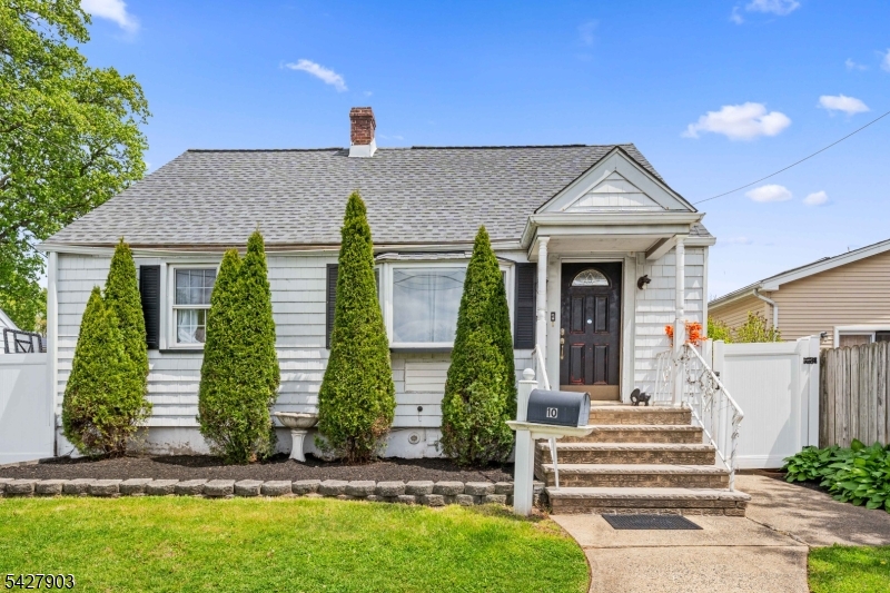 10 Hillcrest Ter