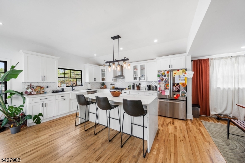 10 Hillcrest Ter