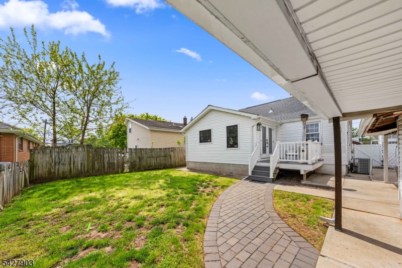 10 Hillcrest Ter