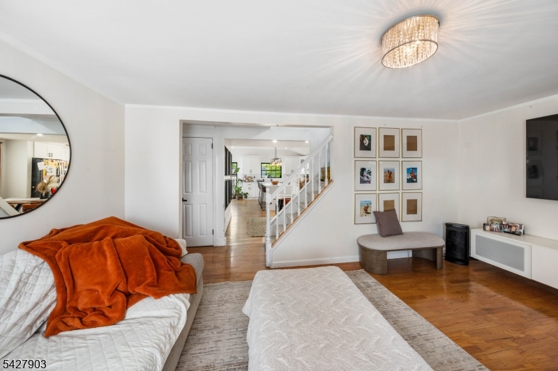 10 Hillcrest Ter