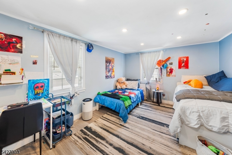 10 Hillcrest Ter